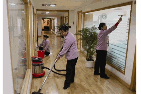 萬家家政 專業服務，讓家更溫暖